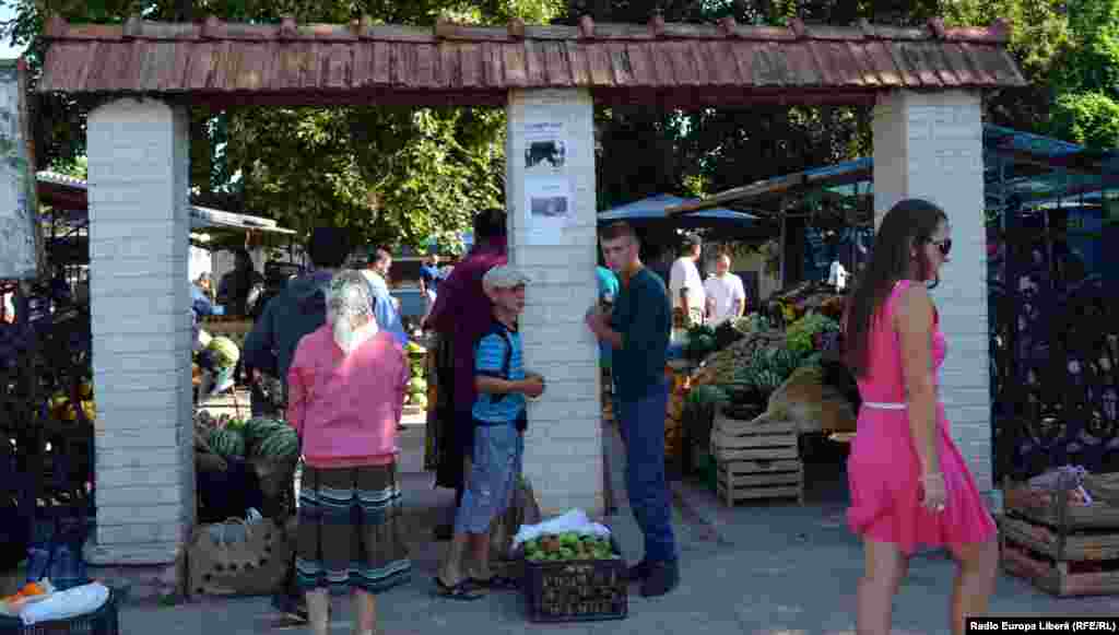 Intrarea în piaţa de la Sculeni