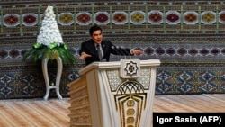 Türkmenistanyň prezidenti Gurbanguly Berdimuhamedow, Aşgabat, 9-njy oktýabr, 2017. 