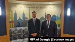 საქართველოს საგარეო საქმეთა მინისტრის მოადგილე ლაშა დარსალია (მარჯვნივ) 3 თებერვალს ვაშინგტონში შეხვდა აშშ-ის სახელმწიფო მდივნის თანაშემწე ბრენდან ჰანრაჰანს. 