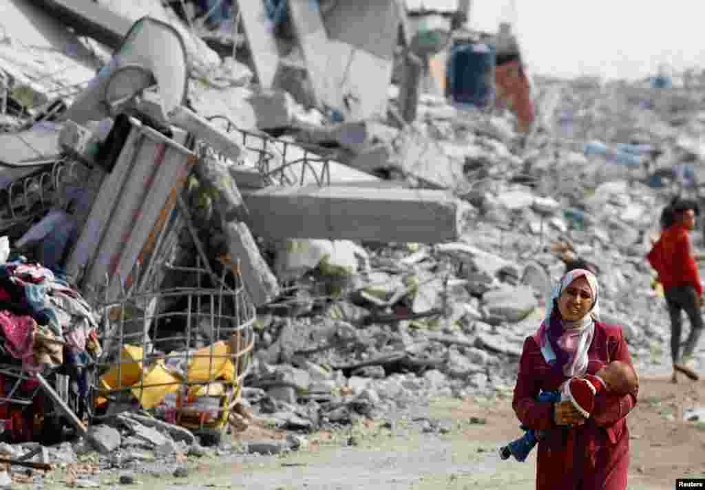 A másik problémás terület, hogy tél közeledtével a gázaiaknak nem csak ételre, de menedékre is szükségük van. A sátrak elhasználódtak, a katonai támadást túlélő épületek pedig gyakran instabilak és veszélyesek