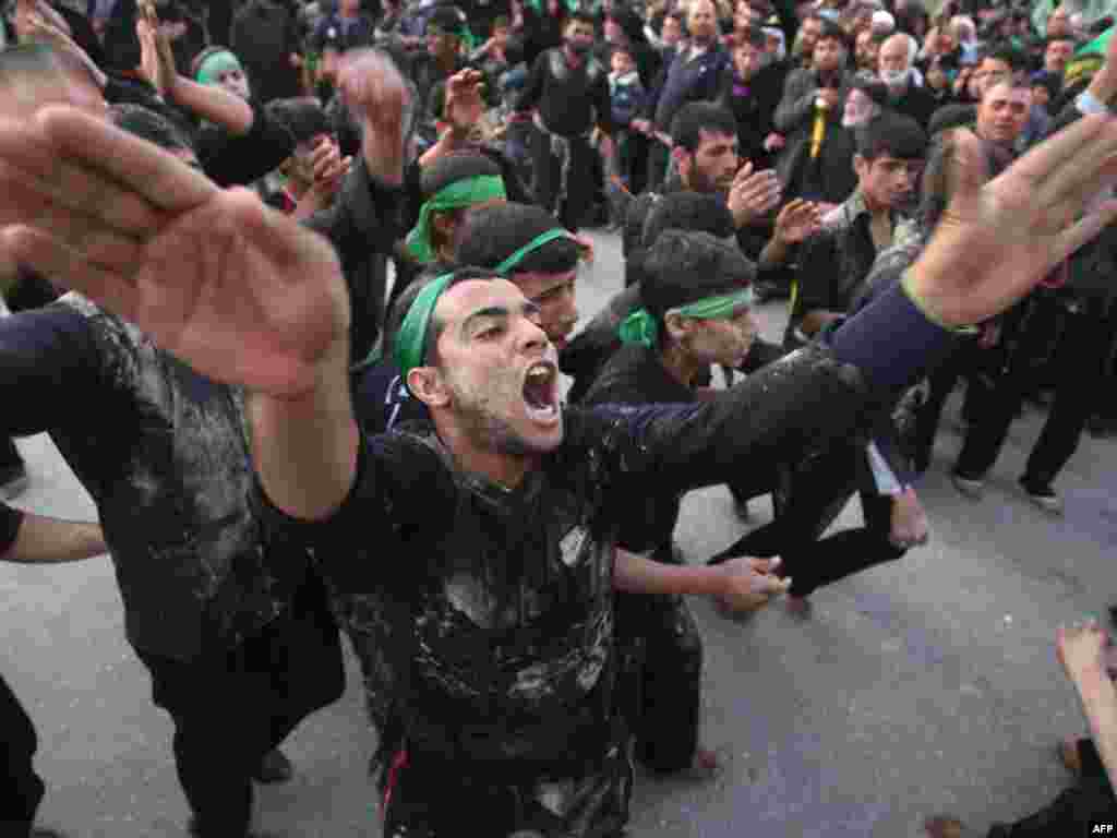 Irak - Šiiti u Karbali, 120 km južno od Bagdada, proslavljaju religiozni praznik, 24.01.2011. Foto: AFP / Mohammed Sawaf