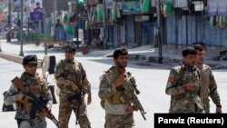 ارشیف، جلالاباد کې د یوې چاودنې سیمې ته ورتلونکي افغان ځواکونه