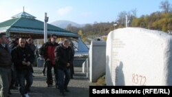 Ratni veterani iz Srbije i BiH u Potočarima, novembar 2012.