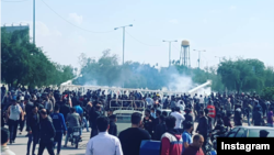 تصاویر منتشر در اینستاگرام از تخریب تابلو نصب شده در محدوده شهری اندیمشک و دزفول.