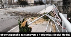 Prilikom pada stabla, oštećen je most u strogom centru Podgorice, 12. januar 2025.