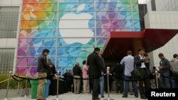 Сан-Францискодагы Apple кибетендә чират тезелде