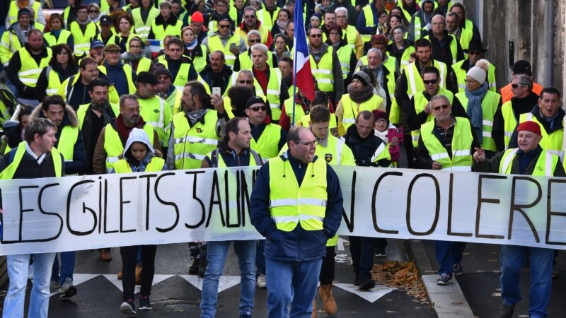 У буйных гарадах Францыі ізноў пратэстуюць «жоўтыя камізэлькі»