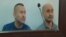 Атыраулық белсенділер Макс Боқаев пен Талғат Аян сот залында отыр. Атырау, 12 қазан 2016 жыл. 
