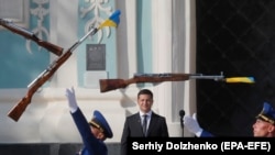 Владимир Зеленский во время празднования Дня флага, который отмечают накануне Дня независимости Украины. Киев, 23 августа 2019 года