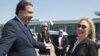 Gürcüstan prezidenti Mikheil Saakashvili ABŞ Dövlət katibini Hillary Clintonla görüş zamanl. Batumi 05 iyun 2012