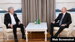 უკრაინის ყოფილი პრეზიდენტი ვიქტორ იუშჩენკო და აზერბაიჯანის პრეზიდენტი ილჰამ ალიევი. 2026 წლის 17 აგვისტო, ბაქო