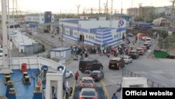 Керченська поромна переправа (фото з сайту Transdir.ru)