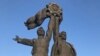 У Києві демонтують скульптуру про «возз'єднання України і Росії» – Кличко 