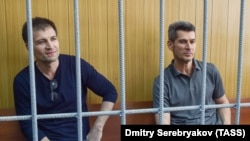 Совладельцы группы компаний "Сумма" Зиявудин Магомедов (справа) и его брат Магомед в Тверском суде Москвы, 1 августа 2018 года 