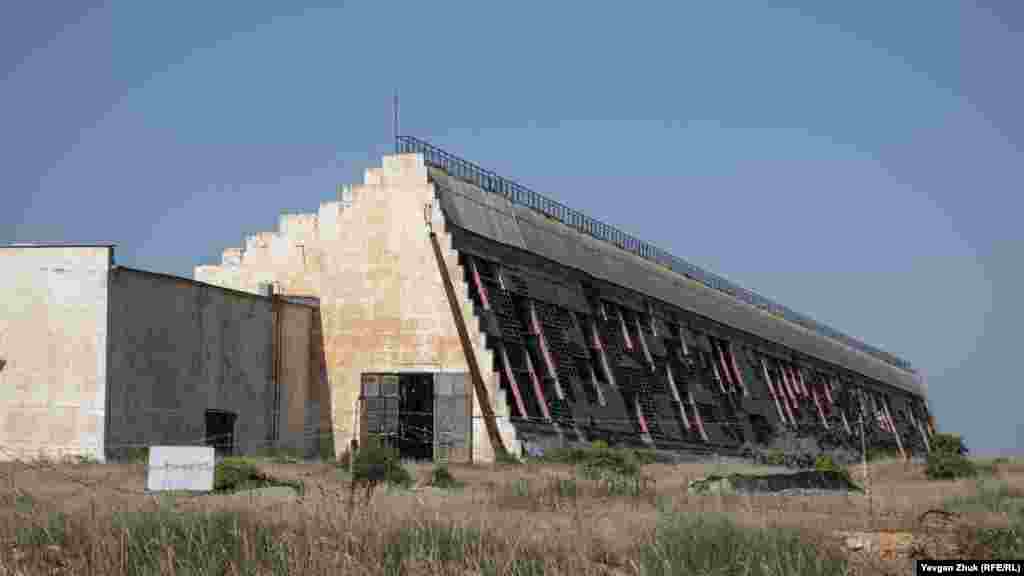 В таком состоянии сейчас находится бывшая радиолокационная станция &laquo;Днепр&raquo;, входившая в систему раннего предупреждения о ракетном нападении. Станция снята с боевого дежурства в 2009 году