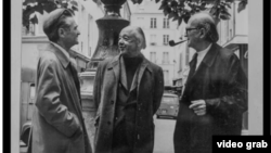 Emil Cioran, Eugen Ionescu și Mircea Eliade la Paris în 1986 (Photo: Louis Monier).