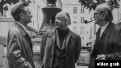 Emil Cioran, Eugen Ionescu și Mircea Eliade la Paris în 1986 (Photo: Louis Monier).