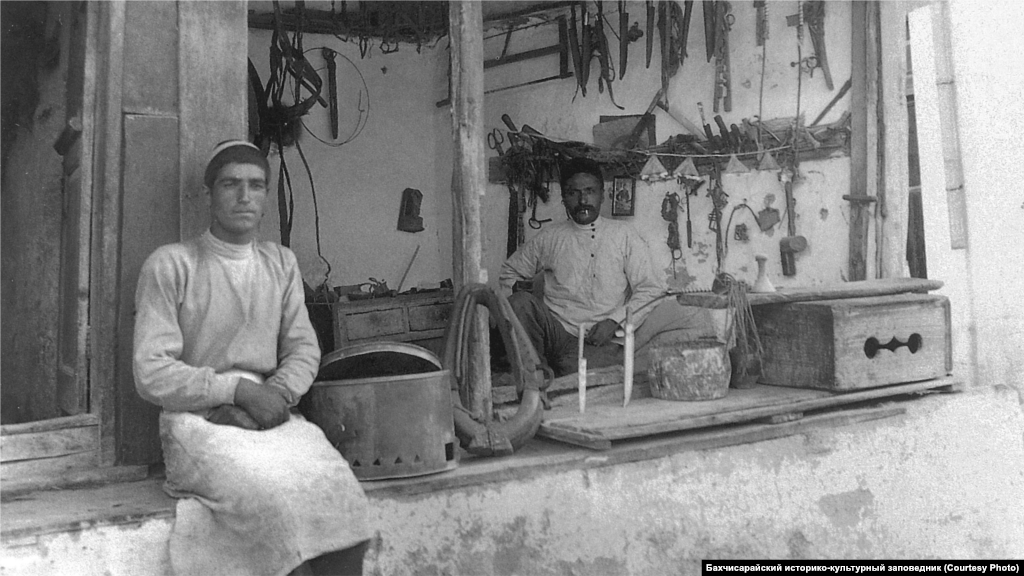 A saddler&#39;s shop in Bakhchysaray, 1920s. Horse breeding played a huge role in Crimean Tatar society, and horses always needed harnesses and saddles. During the period of the Crimean Khanate, from 1441 to 1783, the city of Qarasuvbazar (known today as Bilohirsk) was referred to as the capital of saddlers.