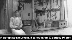 Лавка шорника. Бахчисарай, 1920-ые годы