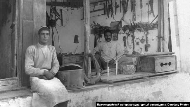 Лавка шорника. Бахчисарай, 1920-ые годы