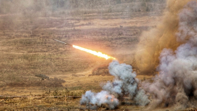 Русија и Украина одржуваат воени вежби во услови на зголемени тензии  