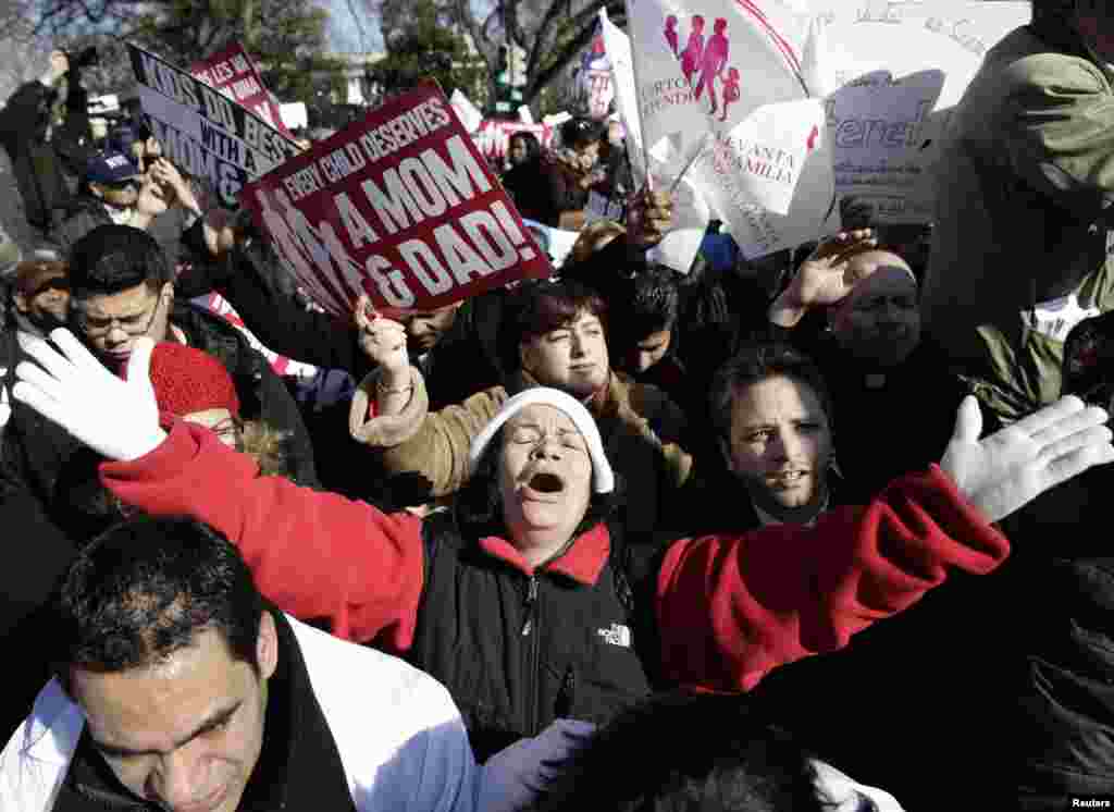 Supporters of traditional marriage demonstrate in front of the Supreme Court in Washington, D.C. Two members of the U.S. Supreme Court, both viewed as potential swing votes on the right of gay couples to marry, raised doubts about California&#39;s gay marriage ban as they questioned a lawyer defending the ban. (Reuters/Joshua Roberts)