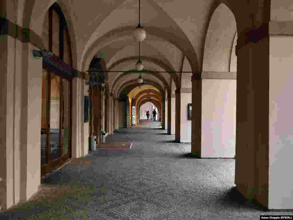 Tourists run through an empty atrium in Prague&#39;s Mala Strana district.&nbsp;