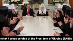 Пятро Парашэнка на сустрэчы з архірэямі Ўкраінскай праваслаўнай царквы (архіўнае фота)