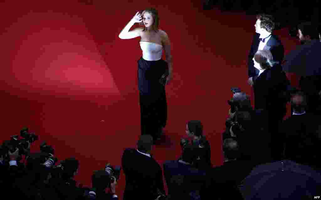 Амэрыканская акторка Джэніфэр Лорэнс на Канскім кінафэстывалі.