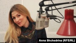  Эмине Джеппар перед началом интервью для Украинского радио 