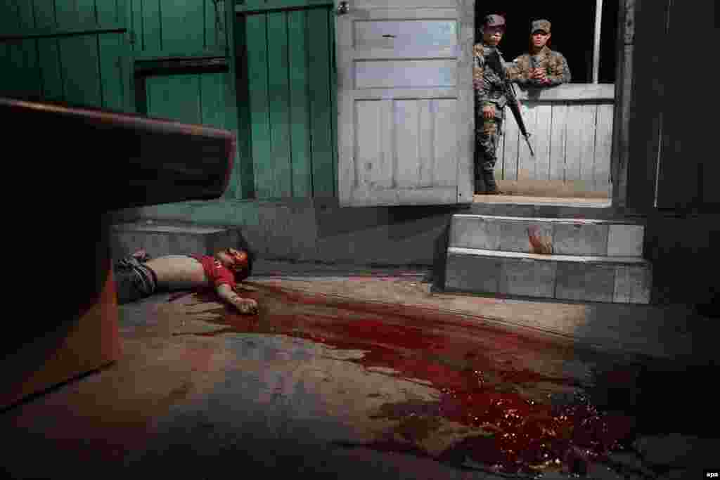 Third Prize Singles in the Spot News category was won by freelance Swedish photographer Niclas Hammarstroem. It shows the victim of gang-related violence in Honduras. This was the fourth gang-related killing on the same street in one night. (April 4, 2015) 