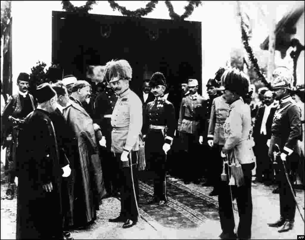 The first conspirator who tried to kill Franz Ferdinand threw a bomb at his car. He missed and was arrested.The Archduke escaped unhurt and decided to cancel the visit and return home by a different route. But didn't tell his driver at that moment. Here - Archduke Franz Ferdinand of Habsburg, heir to the throne of the Austro-Hungarian Empire (C) shortly before the assassination in Sarajevo, June 28, 1914