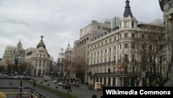 Мадрид - Calle de Alcalá, одна из центральных улиц толицы Испании