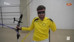 Іван стріляє з лука
