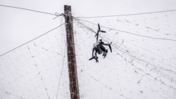 Российский беспилотник, запутавшийся в сетях в прифронтовом городе Дружковка. Апрель 2026 г. Иллюстративная фотография
