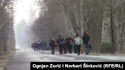 Migranți from Kosovo in Ásotthalom, Ungaria, la granița cu Serbia, 3 februarie 2015