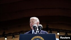 Presidenti i SHBA-së, Joe Biden gjatë një ceremonie në Francë, për të shënuar 80-vjetorin e Ditës D në varrezat dhe memorialin amerikan të Normandisë. 6 qershor 2024. 