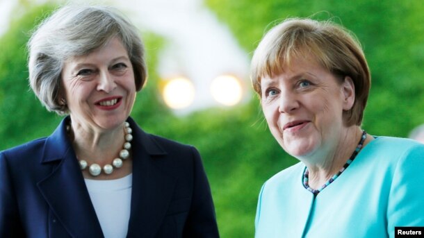 London iki qadının - Angela Merkel (sağda) və Theresa May-in daha asan dil tapacağına inanır