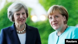 Angela Merkel i Theresa May 