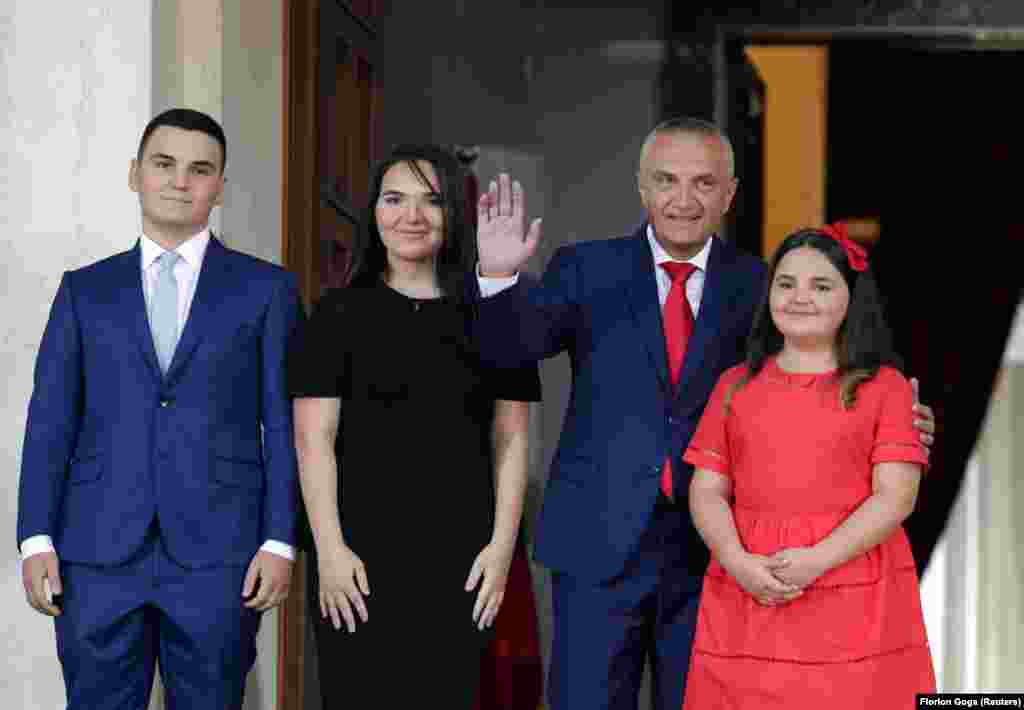 АЛБАНИЈА - Албанското Собрание, по предлог на анкетната комисија, побара од Венецијанската комисија итно мислење околу разрешувањето на претседателот Илир Мета.
