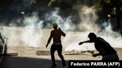 Столкновения сторонников оппозиции с полицией в Каракасе, 23 января 2019 года. 