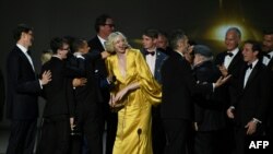 دست‌اندرکاران سریال «بازی تاج و تخت» در جریان مراسم جوایز امی