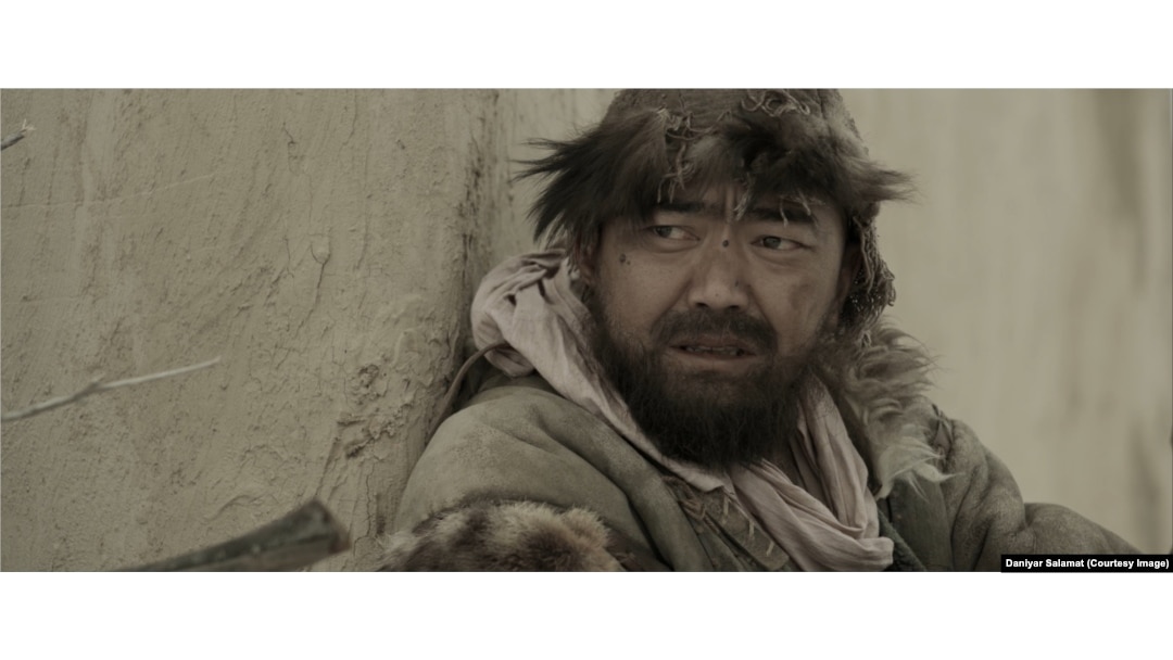 Әйелін далада сиқыту видео