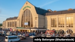 За даними влади Києва, щороку київським вокзалом користуються десятки мільйонів людей