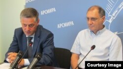 Лидер партии «Апсны» Ахра Аристава и председатель партии «Единая Абхазия» Сергей Шамба