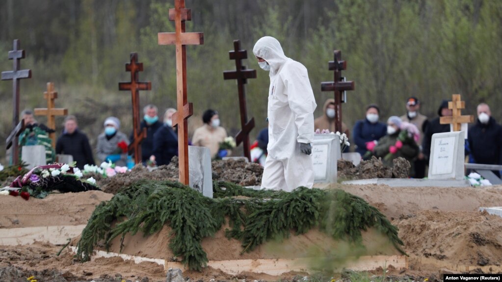 Похороны умершего от COVID-19 в Санкт-Петербурге, 13 мая 2020 года