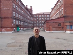 Аскольд Куров после сеанса фильма "Ленинлэнд" в тюрьме Кресты