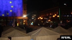 Палаточный городок участников акций протеста на Майдане Незалежности. Киев, 1 декабря 2013 года.