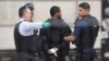 پليس لندن مردی را با چند چاقو به ظن حمله تروريستی بازداشت کرد
