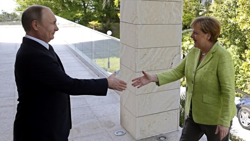 Путин и Меркель обсуждают ситуацию в Украине, в Сирии и Ливии